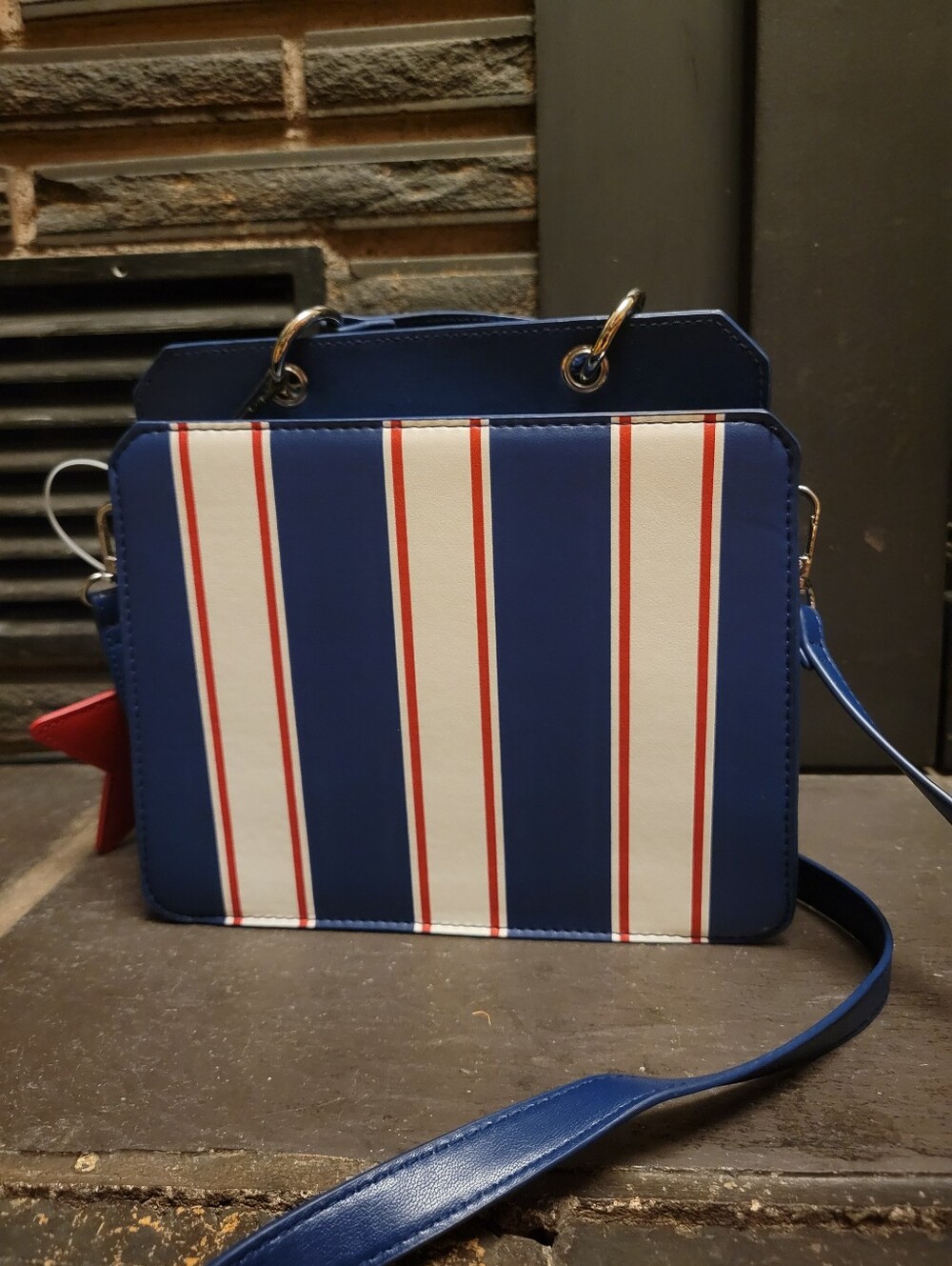 New Steve Madden Stachel Bevlynn Red White Blue Star Stripes Purse - Picture 3 of 5